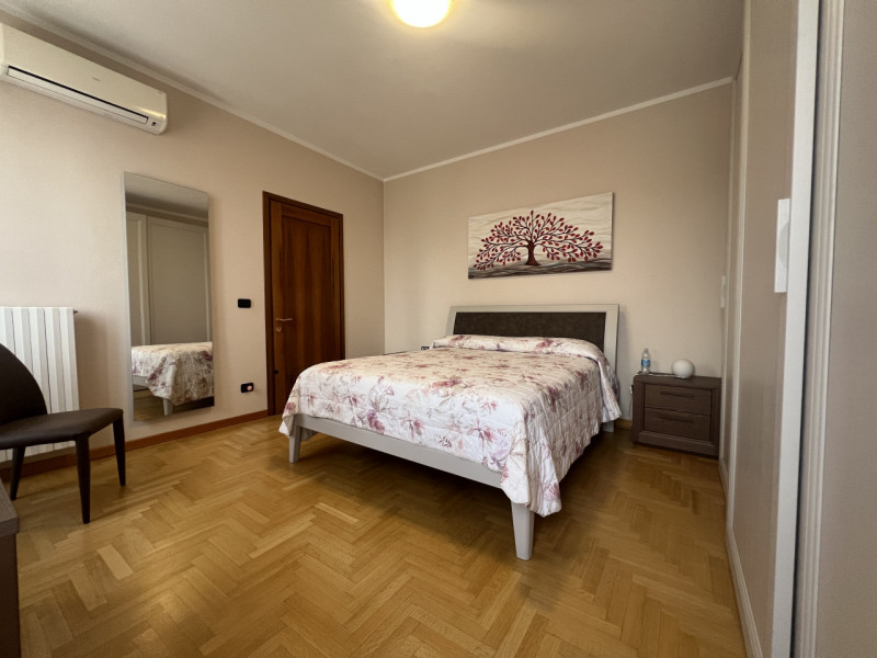 A pochi passi dal centro di Marsango, proponiamo in vendita una splendida porzione di casa bifami...