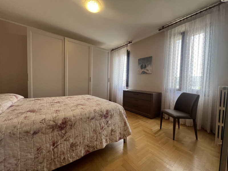 A pochi passi dal centro di Marsango, proponiamo in vendita una splendida porzione di casa bifami...