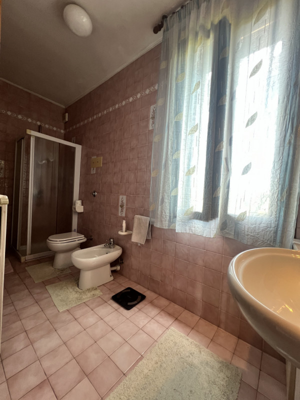 A pochi passi dal centro di Marsango, proponiamo in vendita una splendida porzione di casa bifami...