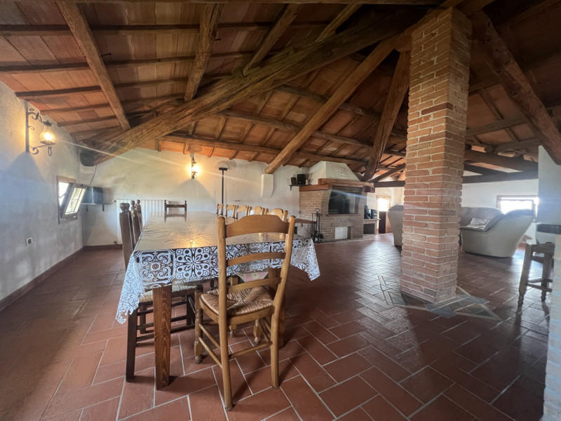 A pochi passi dal centro di Marsango, proponiamo in vendita una splendida porzione di casa bifami...