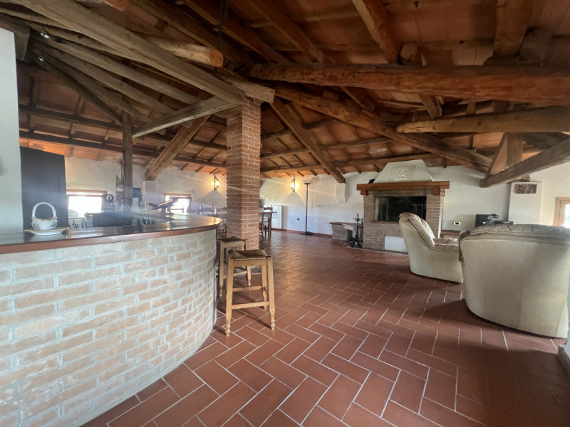A pochi passi dal centro di Marsango, proponiamo in vendita una splendida porzione di casa bifami...