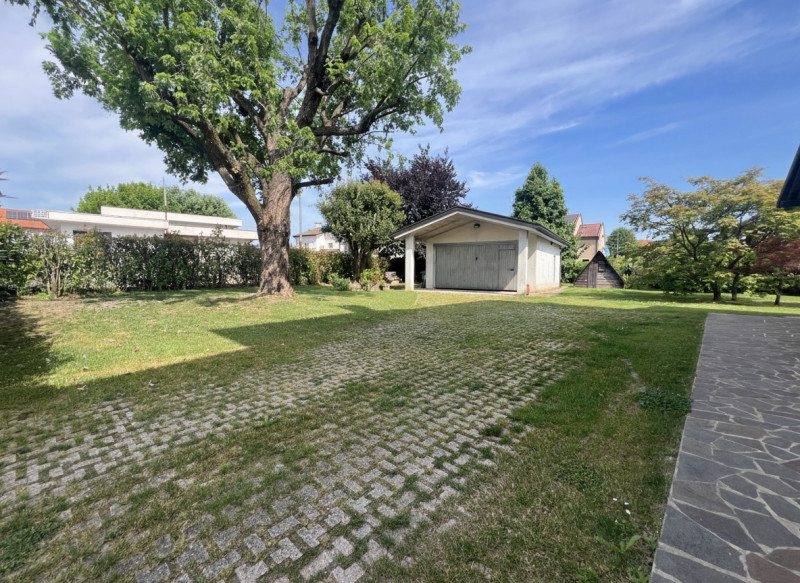 A pochi passi dal centro di Marsango, proponiamo in vendita una splendida porzione di casa bifami...