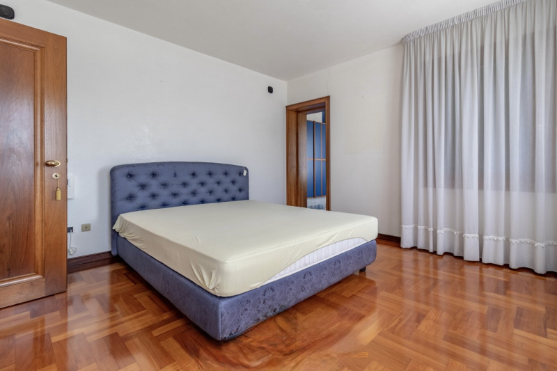 (Per INFO Giovanni 3888920530) NOSTRA ESCLUSIVA. A Quero, nel cuore del centro storico, vi presen...