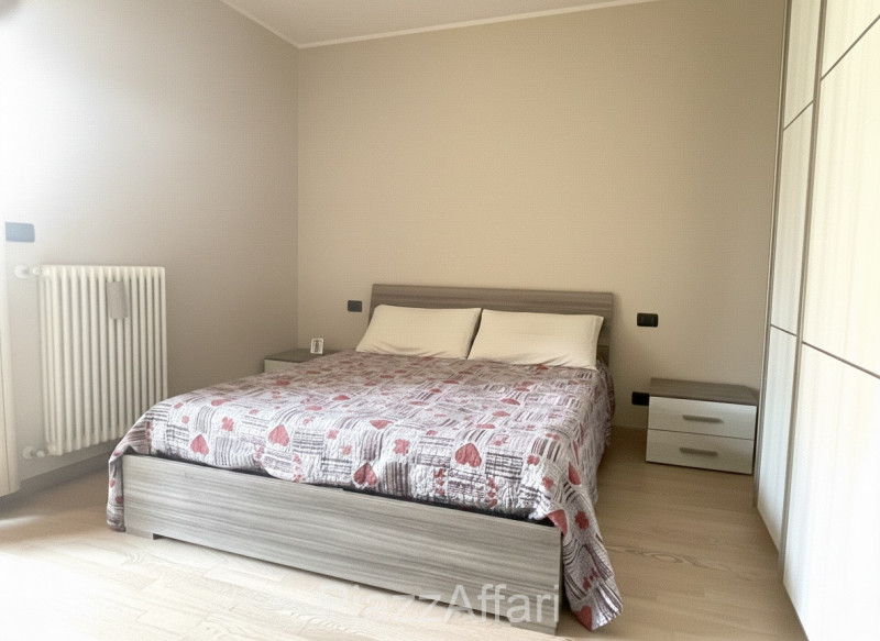 In centro del paese, miniappartamento al piano terra con ampio terrazzo/solarium abitabile e di i...