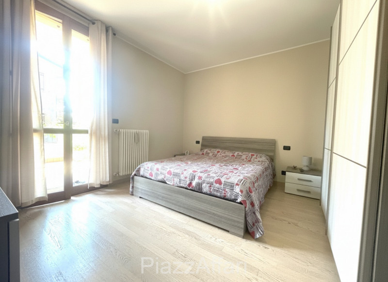 In centro del paese, miniappartamento al piano terra con ampio terrazzo/solarium abitabile e di i...