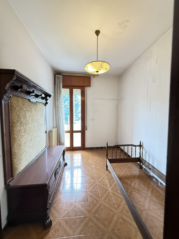 Proponiamo in vendita appartamento anni '70 al primo piano in centro a Monselice.

Composto da in...