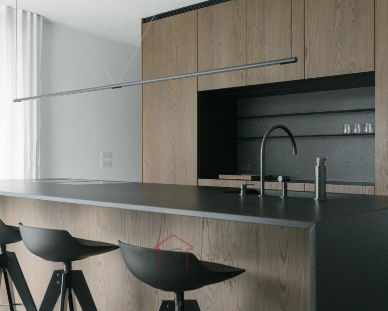 SARA IMMOBILIARE propone in vendita una prestigiosa villa contemporanea in classe energetica A4/N...
