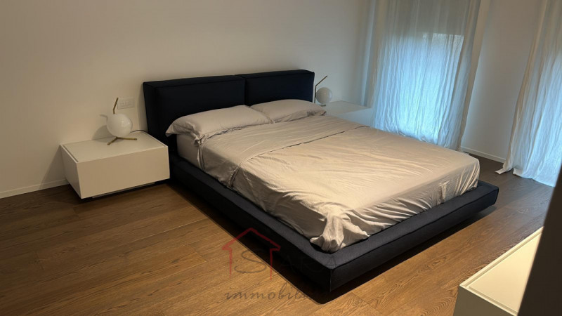 SARA IMMOBILIARE propone in vendita una prestigiosa villa contemporanea in classe energetica A4/N...