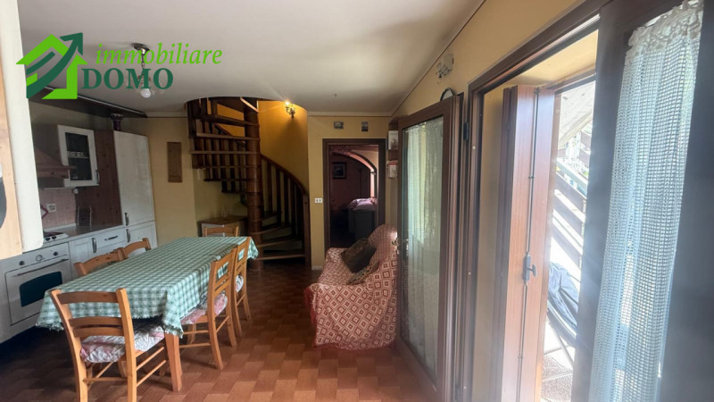 Nel cuore di Cogollo del Cengio, in una zona tranquilla e immersa nel verde ai piedi delle Prealp...