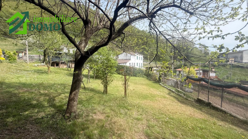 Nel cuore di Cogollo del Cengio, in una zona tranquilla e immersa nel verde ai piedi delle Prealp...