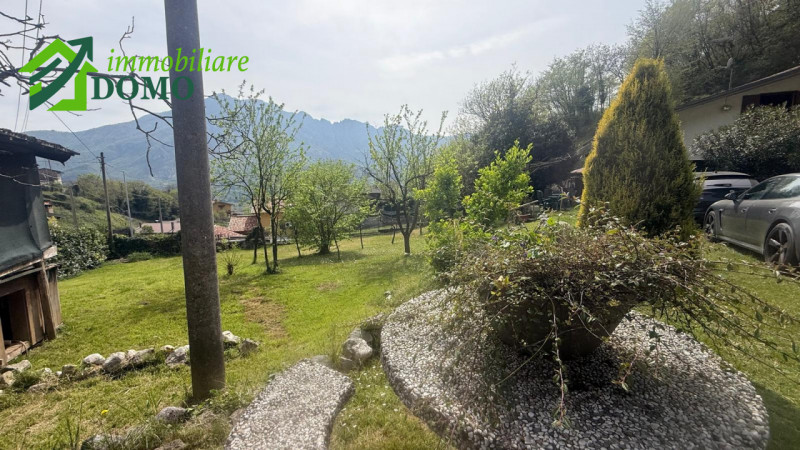 Nel cuore di Cogollo del Cengio, in una zona tranquilla e immersa nel verde ai piedi delle Prealp...