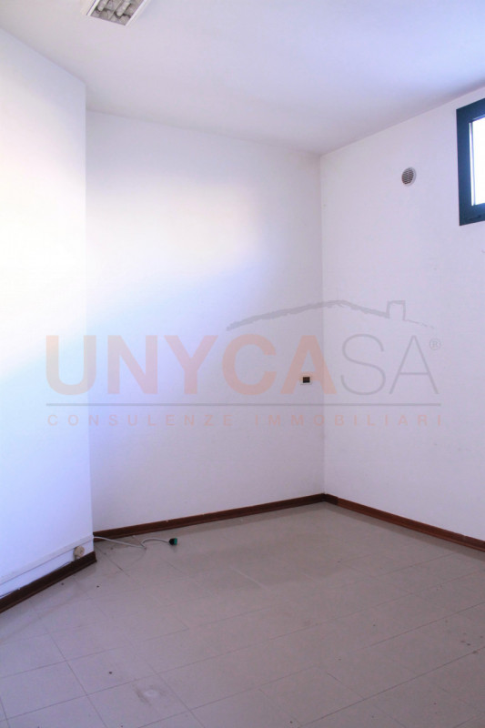 MESTRINO: proponiamo in locazione un ufficio di circa 65 mq situato al piano terra di una palazzi...