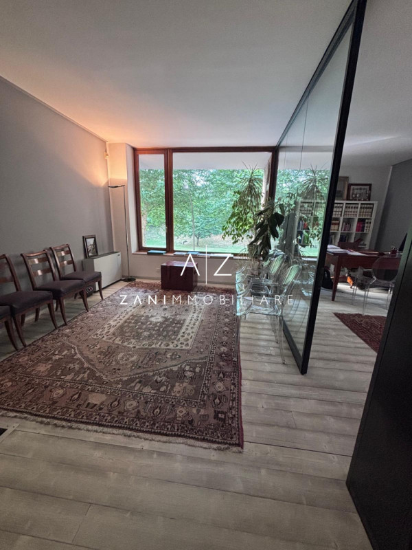 Proponiamo in vendita un prestigioso miniappartamento di circa 70 mq situato nella zona centrale ...