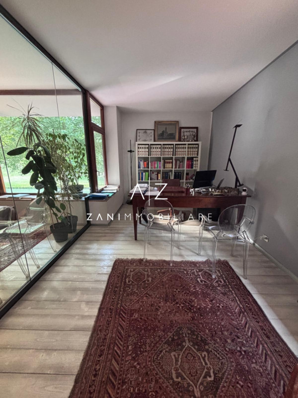 Proponiamo in vendita un prestigioso miniappartamento di circa 70 mq situato nella zona centrale ...