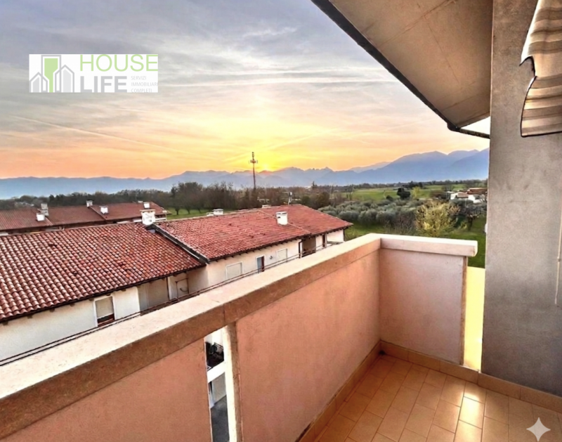 THIENE- Vianelle: in zona residenziale molto tranquilla TRICAMERE al piano terzo ed ultimo, in co...