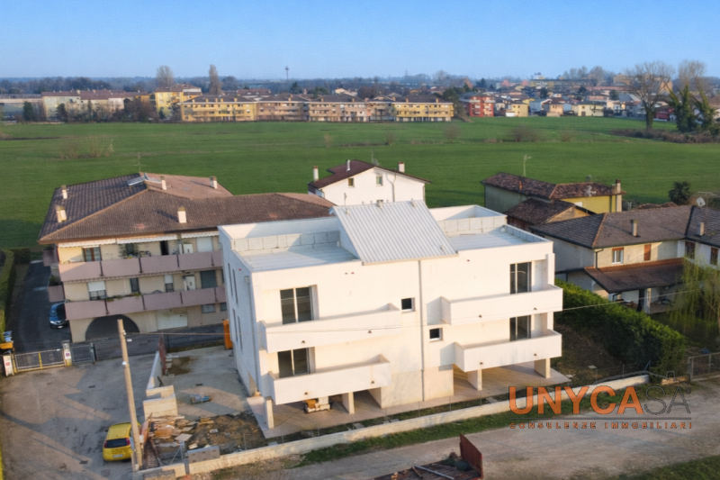 Padova, zona Mortise, comodi al centro città, sole 4 unità abitative, appartamenti da 3 camere ed...