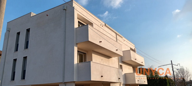 Padova, zona Mortise, comodi al centro città, sole 4 unità abitative, appartamenti da 3 camere ed...