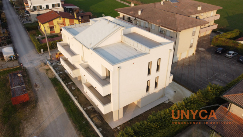 Padova, zona Mortise, comodi al centro città, sole 4 unità abitative, appartamenti da 3 camere ed...