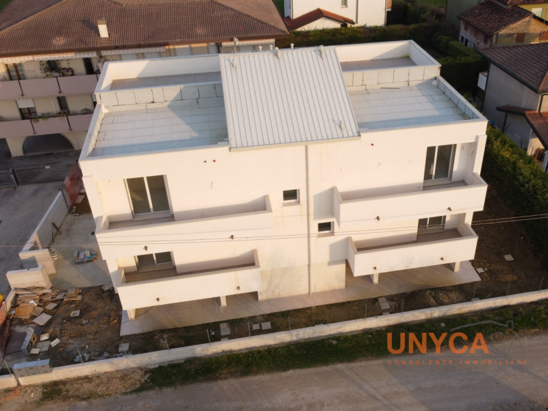 Padova, zona Mortise, comodi al centro città, sole 4 unità abitative, appartamenti da 3 camere ed...
