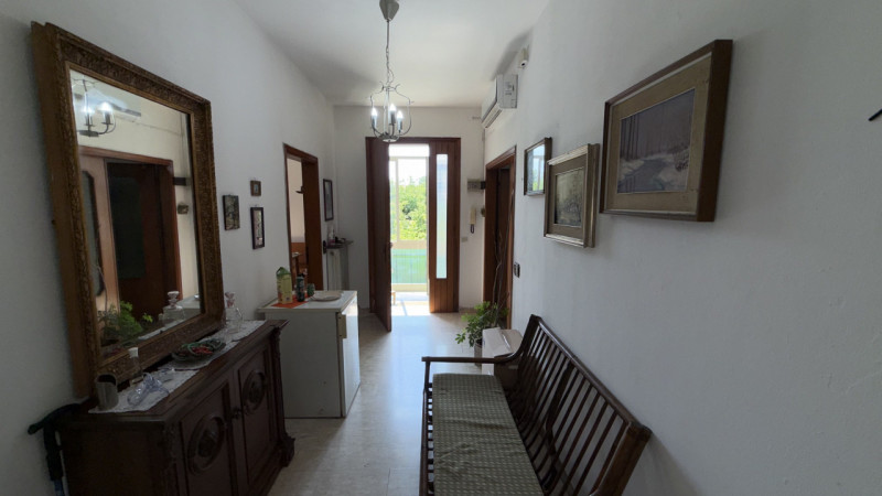 Scoprite questa interessante porzione di bifamiliare situata nel tranquillo comune di Vigonza, ne...