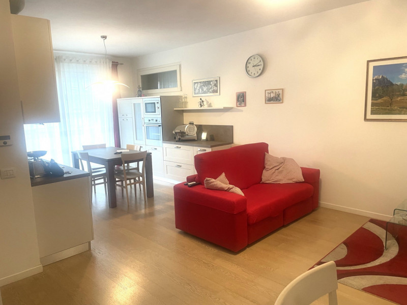 Zona Borne, proponiamo appartamento al piano terra con terrazzo e giardino di proprietà in palazz...
