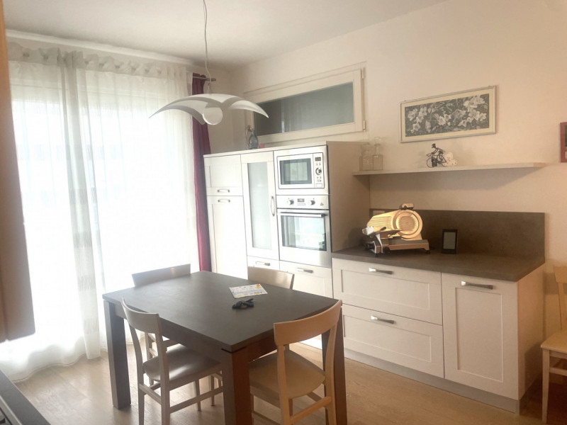 Zona Borne, proponiamo appartamento al piano terra con terrazzo e giardino di proprietà in palazz...
