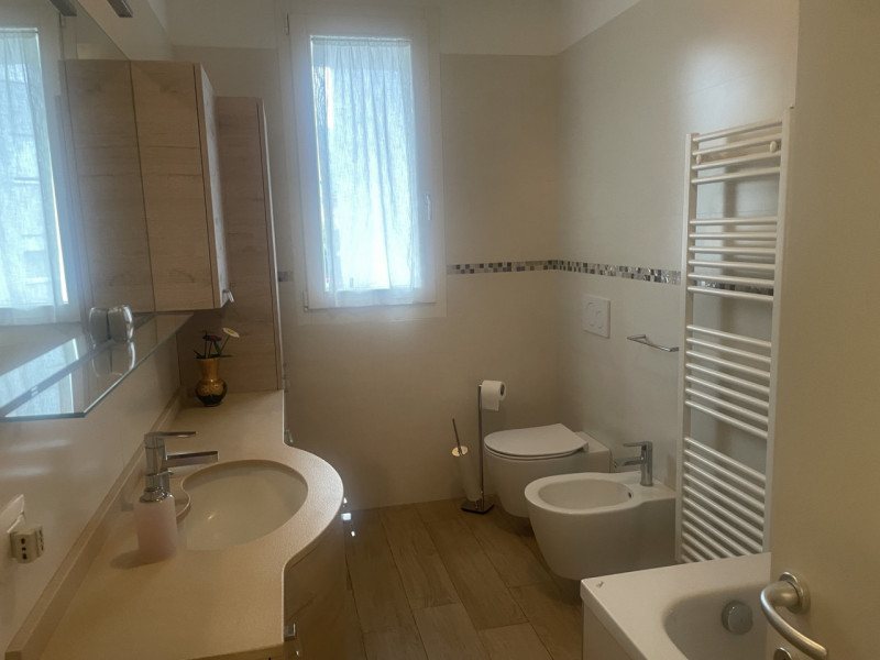 Zona Borne, proponiamo appartamento al piano terra con terrazzo e giardino di proprietà in palazz...