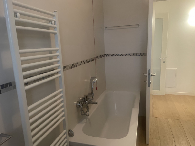 Zona Borne, proponiamo appartamento al piano terra con terrazzo e giardino di proprietà in palazz...