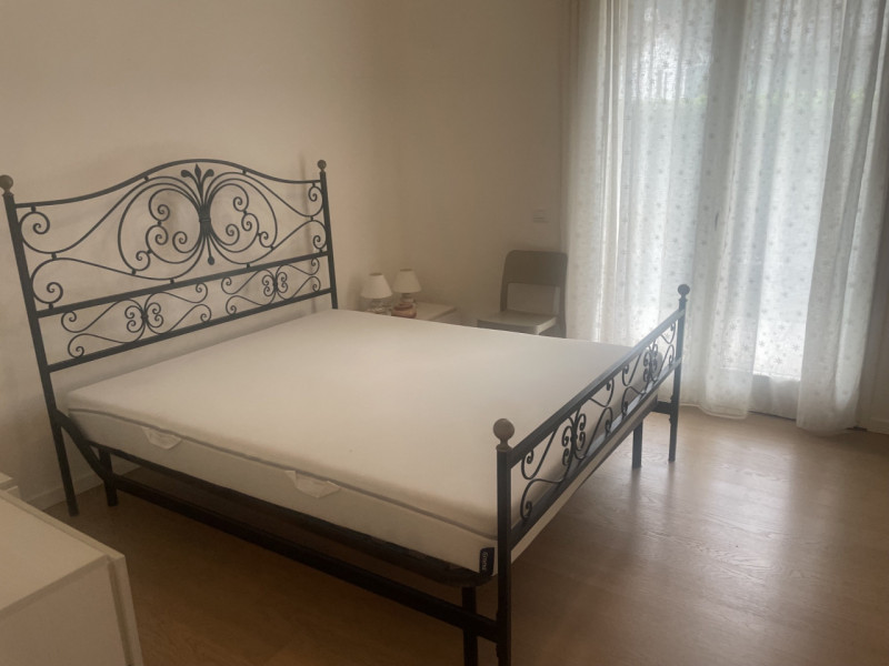 Zona Borne, proponiamo appartamento al piano terra con terrazzo e giardino di proprietà in palazz...