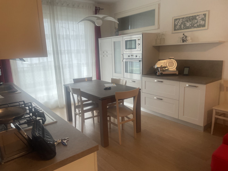 Zona Borne, proponiamo appartamento al piano terra con terrazzo e giardino di proprietà in palazz...