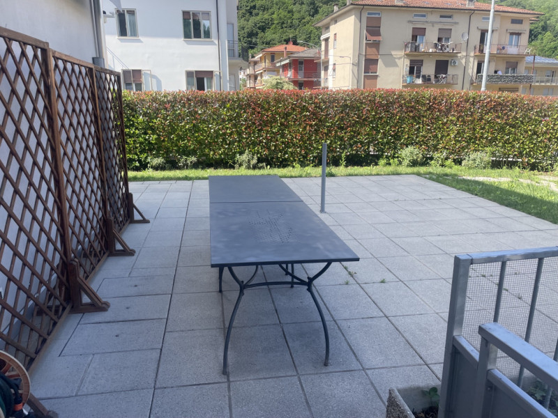 Zona Borne, proponiamo appartamento al piano terra con terrazzo e giardino di proprietà in palazz...