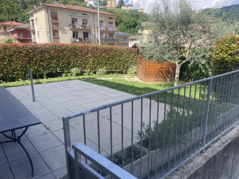 Zona Borne, proponiamo appartamento al piano terra con terrazzo e giardino di proprietà in palazz...