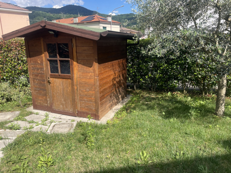 Zona Borne, proponiamo appartamento al piano terra con terrazzo e giardino di proprietà in palazz...