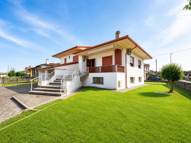 (Per INFO Fabrizio 333 7743912) Proponiamo in vendita una splendida casa singola terratetto di ci...
