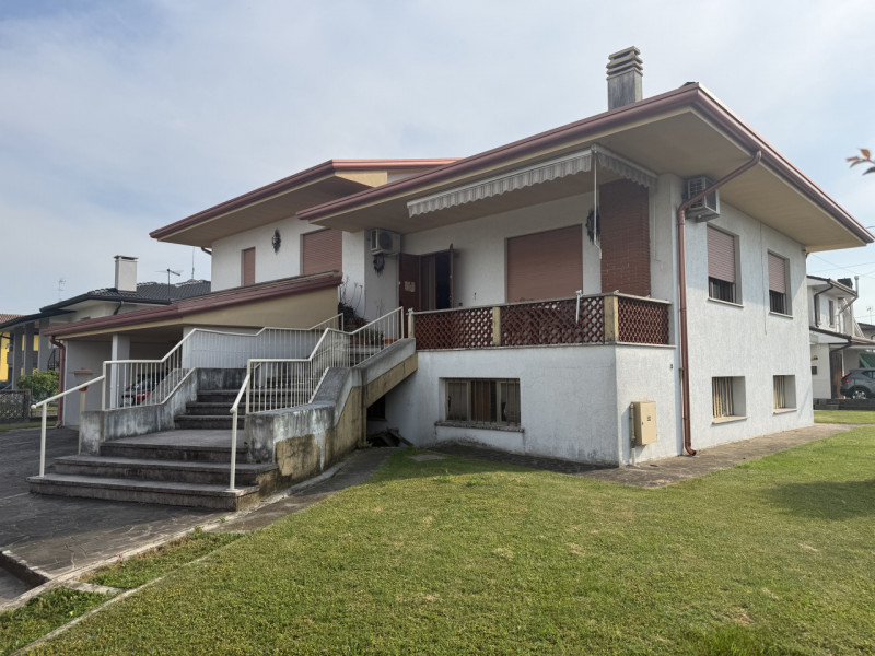 (Per INFO Fabrizio 333 7743912) Proponiamo in vendita una splendida casa singola terratetto di ci...