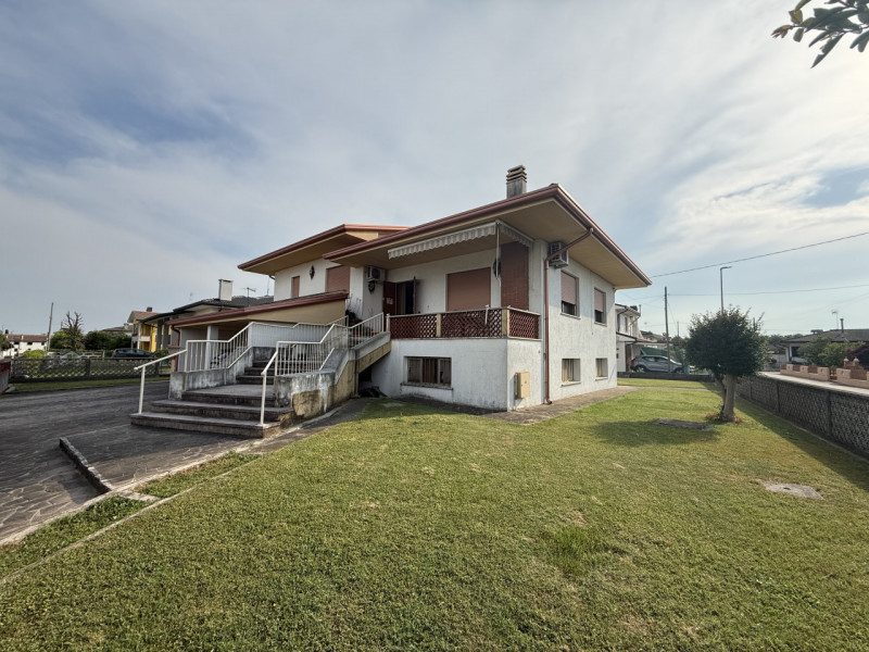 (Per INFO Fabrizio 333 7743912) Proponiamo in vendita una splendida casa singola terratetto di ci...