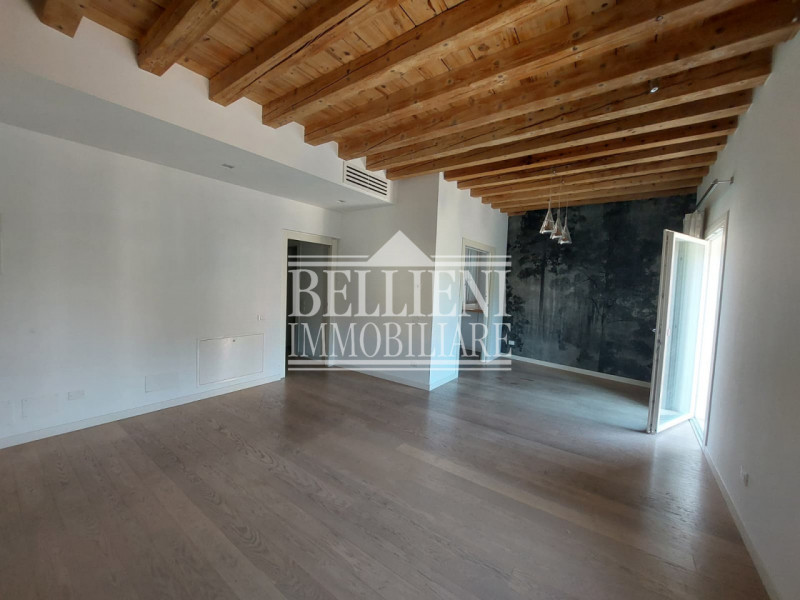 CENTRO STORICO - Nel cuore del centro storico, in palazzina da poco ristrutturata, proponiamo in ...