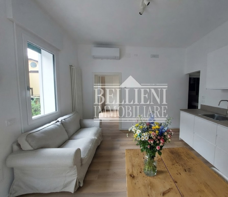 ZONA SAN BORTOLO - Proponiamo in locazione un elegante mini appartamento completamente ristruttur...