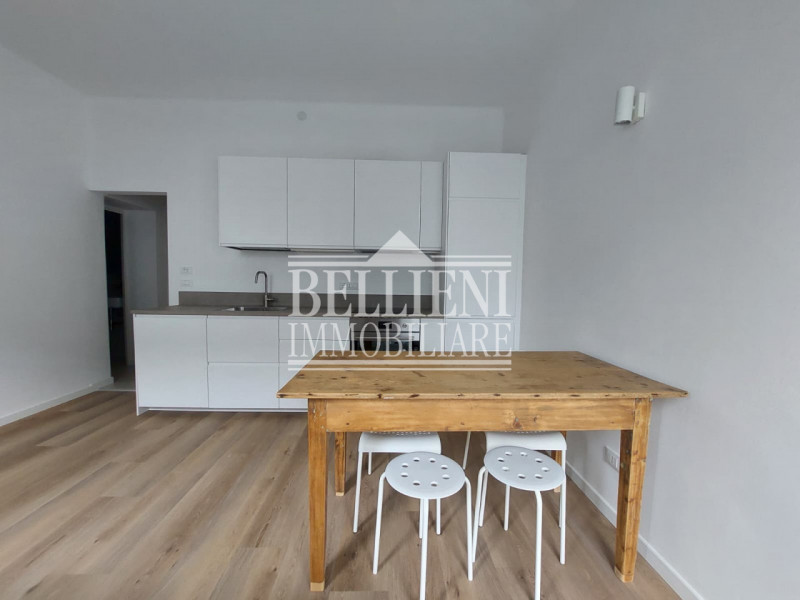 ZONA SAN BORTOLO - Proponiamo in locazione un elegante mini appartamento completamente ristruttur...
