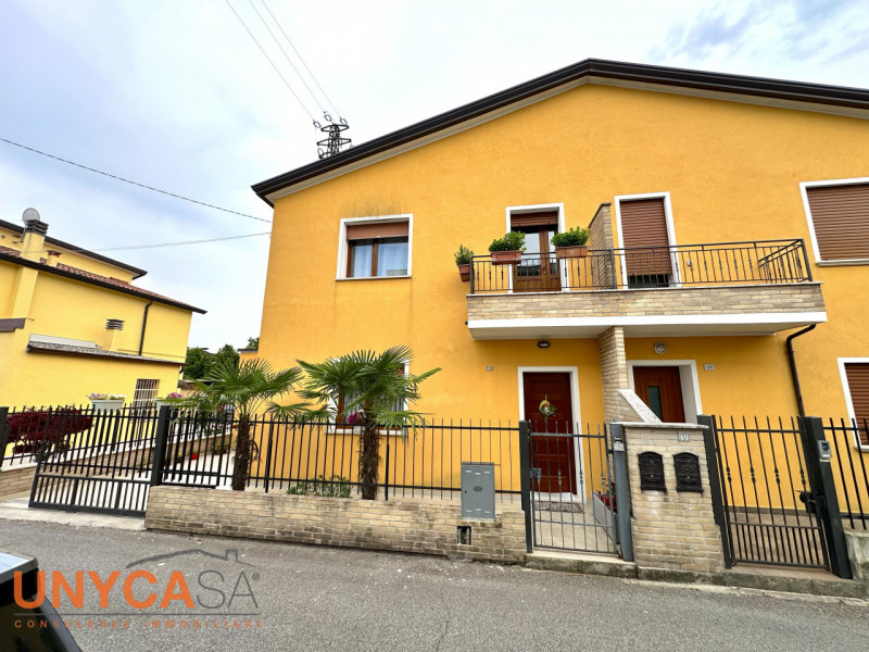A Sarmeola, in tranquillo contesto residenziale comodo a tutti i principali servizi e in prossimi...