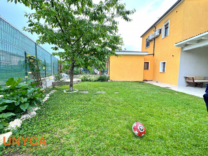 A Sarmeola, in tranquillo contesto residenziale comodo a tutti i principali servizi e in prossimi...