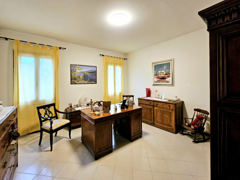 Proponiamo in vendita a Casale di Scodosia, spaziosa casa singola, ubicata in un contesto tranqui...