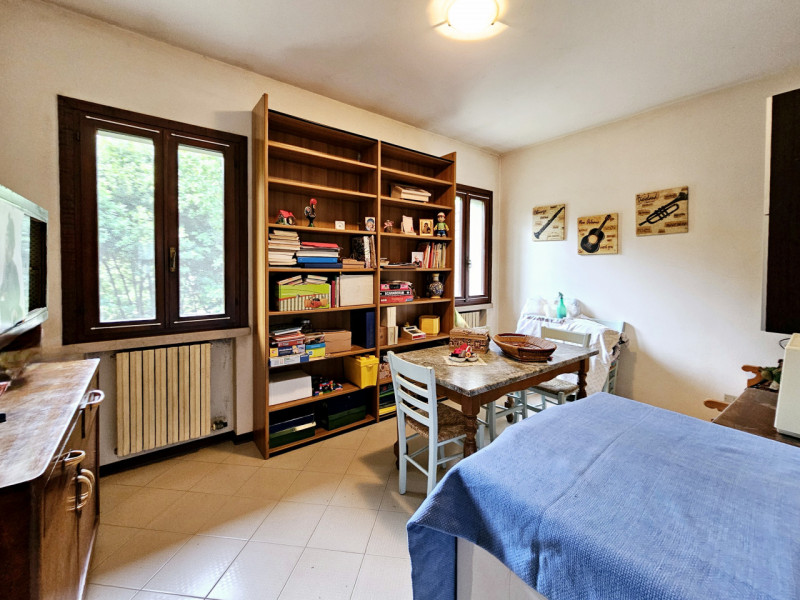 Proponiamo in vendita a Casale di Scodosia, spaziosa casa singola, ubicata in un contesto tranqui...