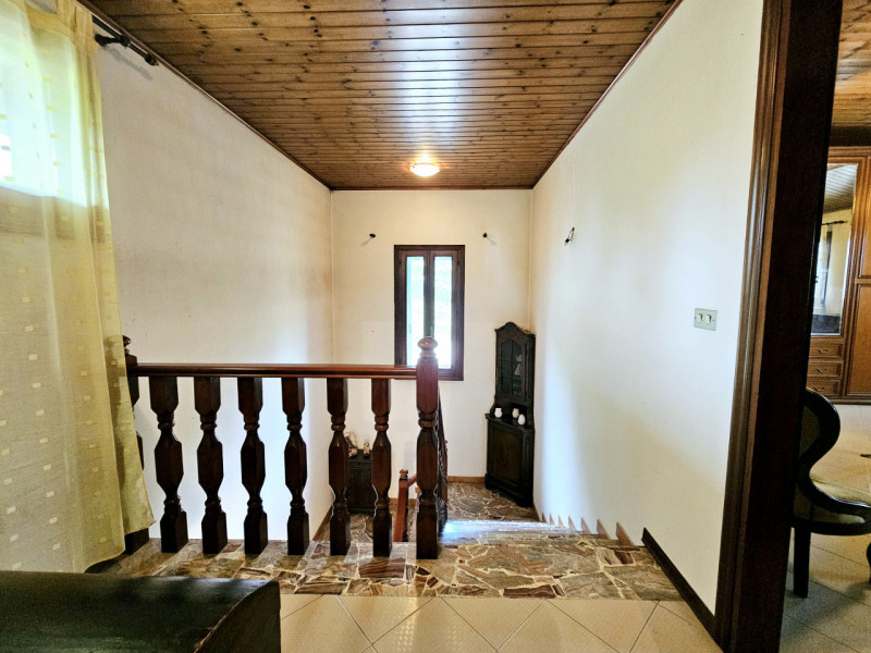Proponiamo in vendita a Casale di Scodosia, spaziosa casa singola, ubicata in un contesto tranqui...