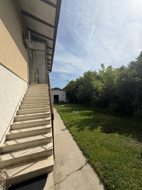 Vigonza -  Peraga  in posizione strategica per raggiungere comodamente i comuni limitrofi,  vende...