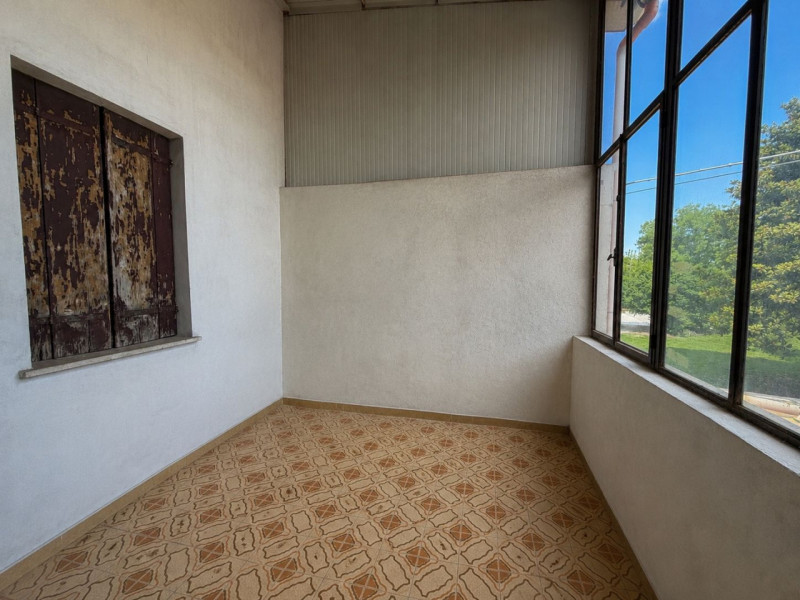 Proponiamo in vendita un'interessante soluzione semindipendente, situata nella zona centrale di P...