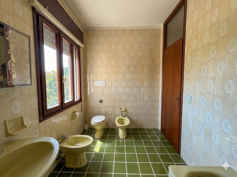 Proponiamo in vendita un'interessante soluzione semindipendente, situata nella zona centrale di P...