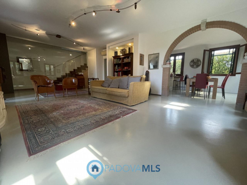 Immobile in esclusiva al Gruppo Padova MLS

Scopri questa interessante bifamiliare situata a Ruba...