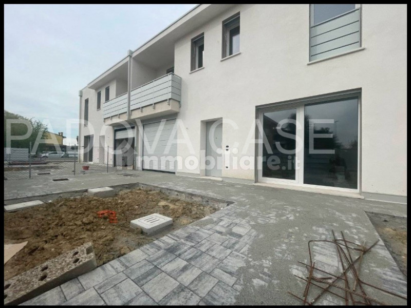 Bosco nuova porzione su due livelli con giardino

Nel cuore del tranquillo quartiere residenziale...
