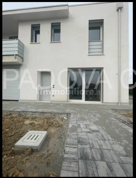 Bosco nuova porzione su due livelli con giardino

Nel cuore del tranquillo quartiere residenziale...